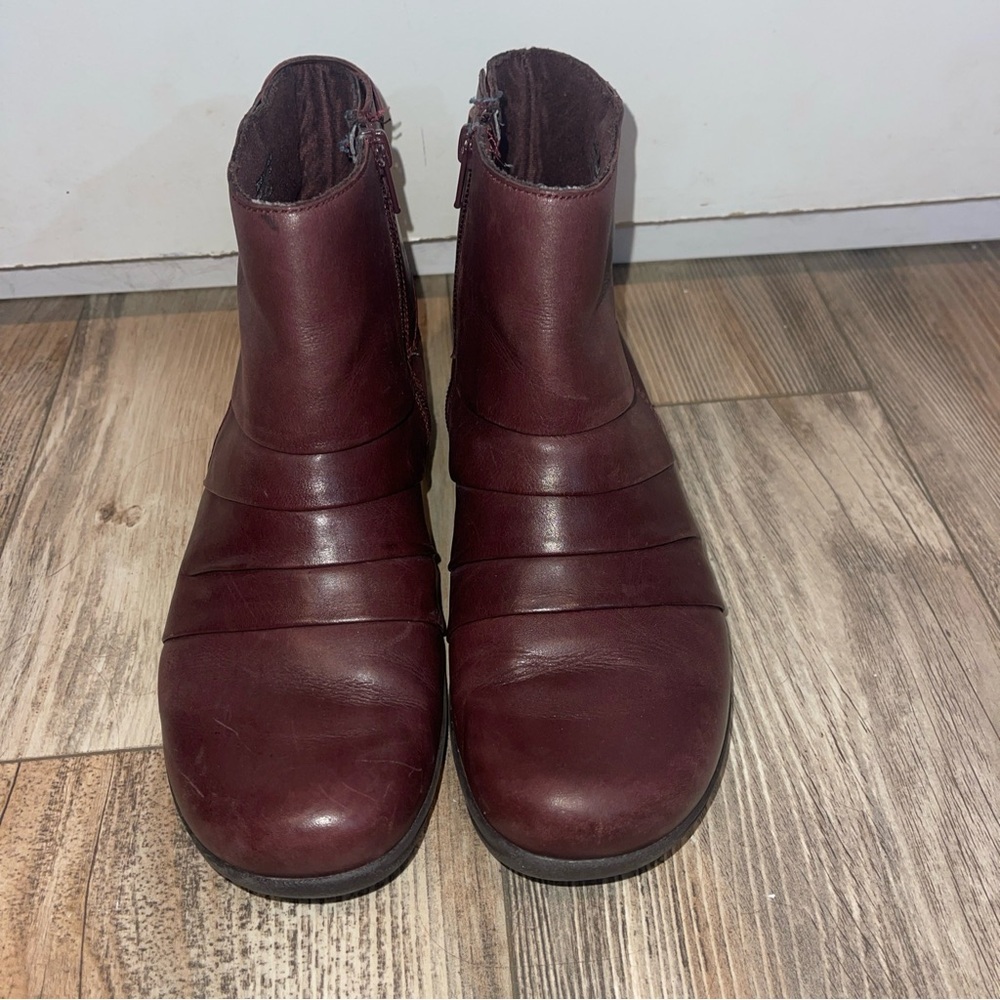 Clarks Christine Club Bordeaux Leather Ankle Bootie Burgundy Red 16724 Size 9 - Picture 2 of 6